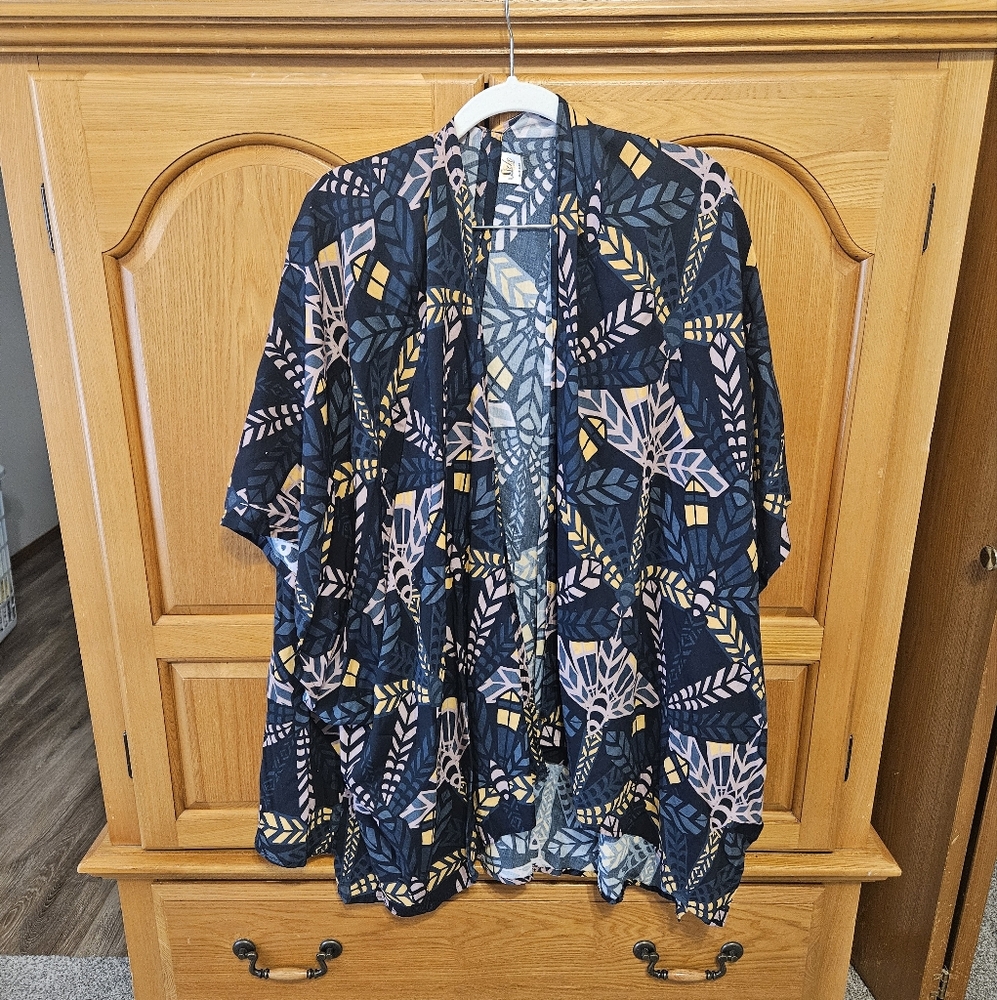 Sseko Leaf Patterned Multiway Shawl